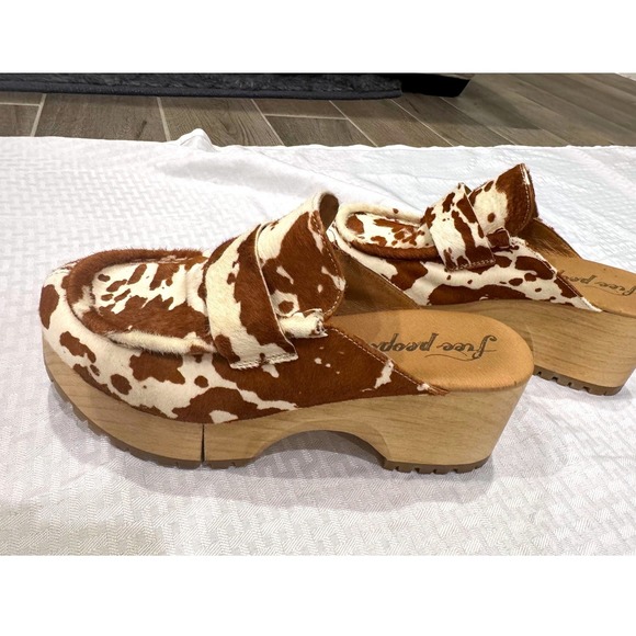 Free People Cow Print Calf Hair Platform Clogs Women 40 Brown White Lug Sole - Picture 4 of 12